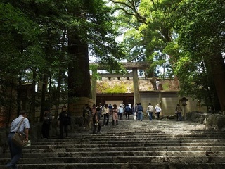 伊勢神宮内宮 正宮石段.jpg